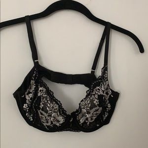 34B Victoria’s Secret Black & White Lace bra